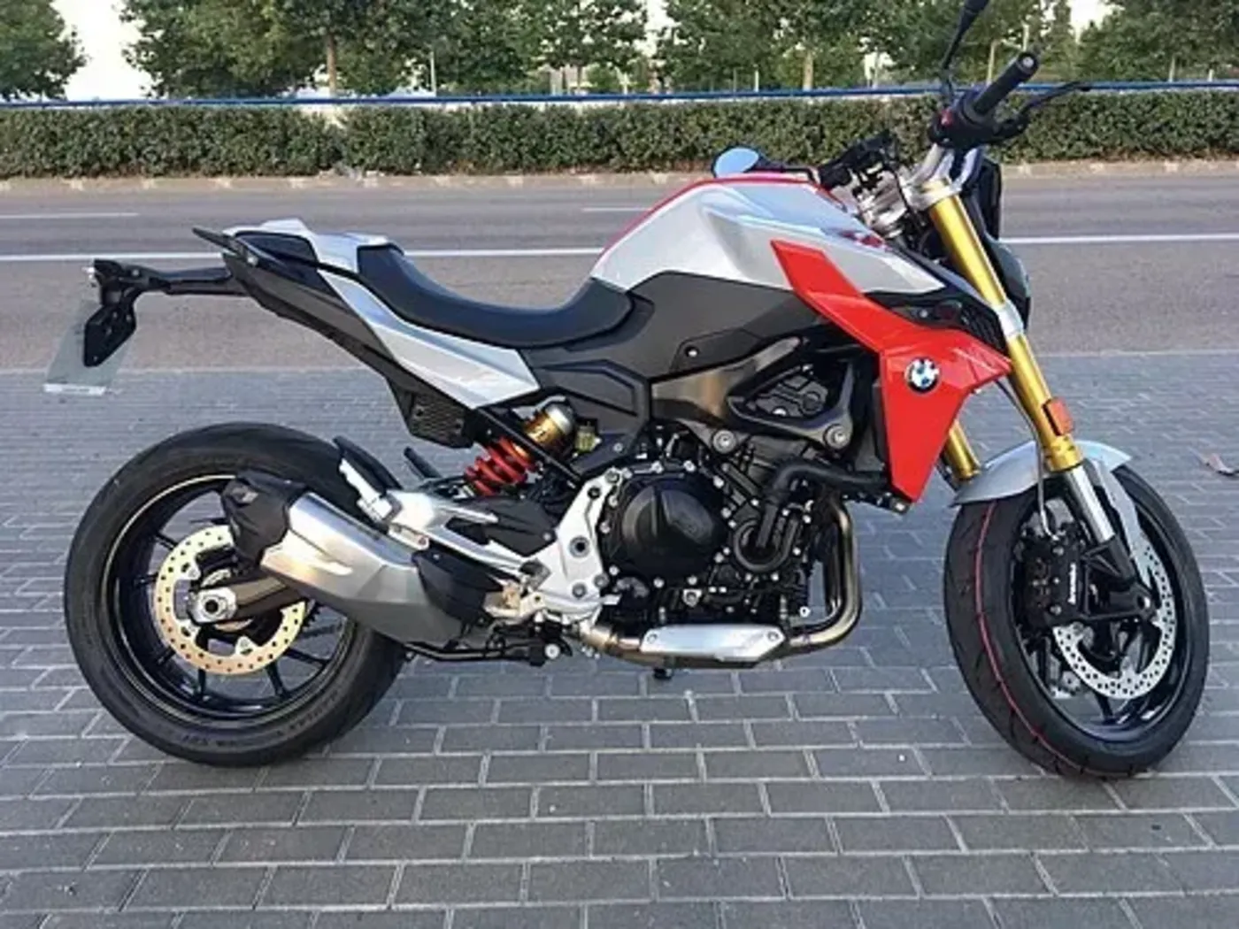 BMW F 900 R naked roadster motorcycle