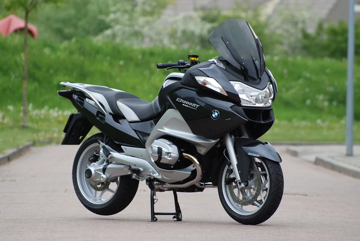 BMW R 1200 RT with touring fairing and panniers