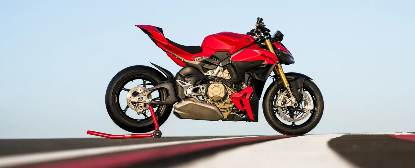 Ducati Streetfighter V4 lifting its front wheel on a race track
