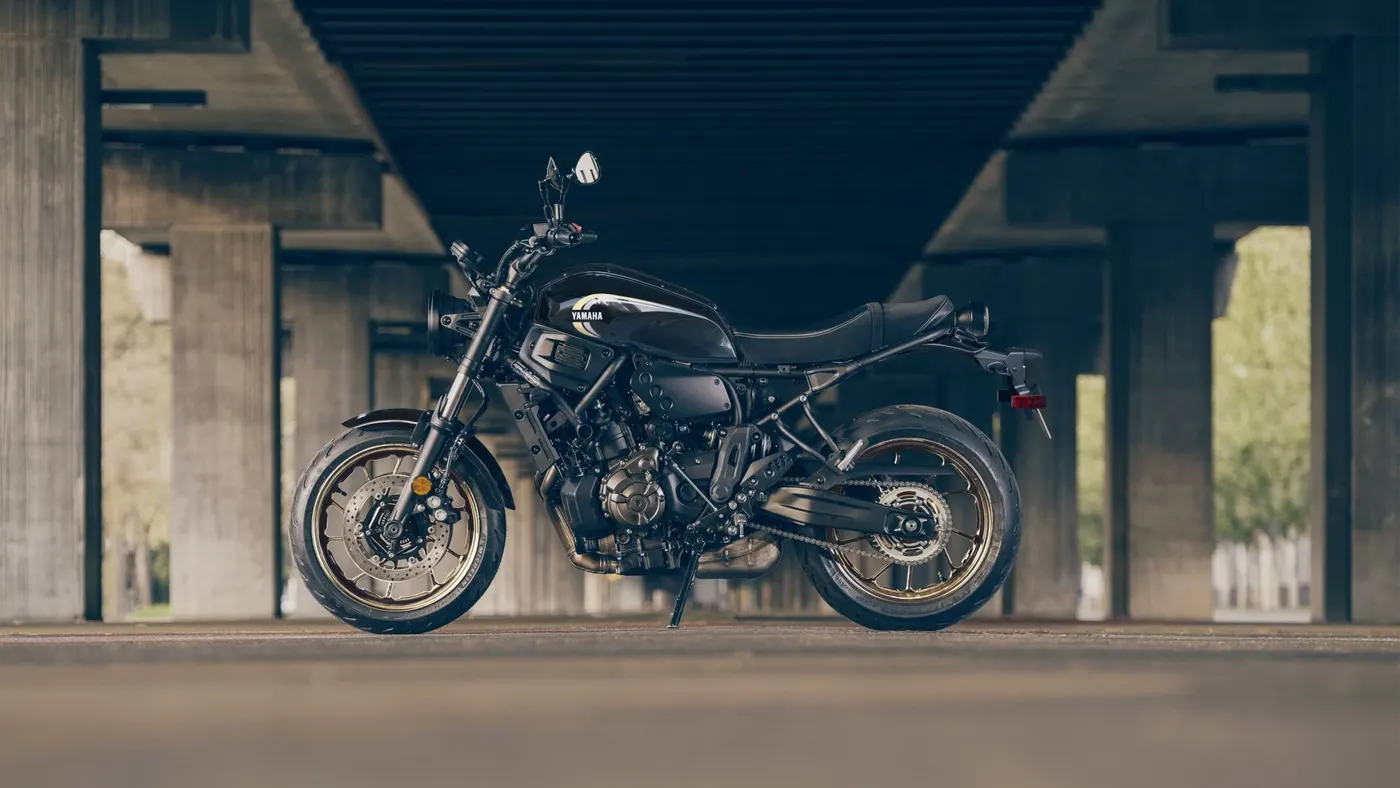 Yamaha XSR700 in profile