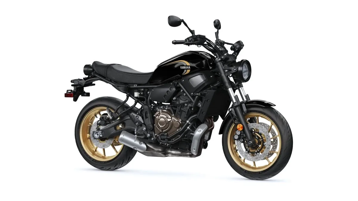 Yamaha XSR700 left front three-quarter studio view showing the round headlamp
