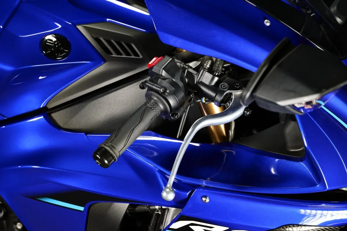 Close-up of the Yamaha YZF-R1 cockpit, brake lever, fairing and R1 graphics