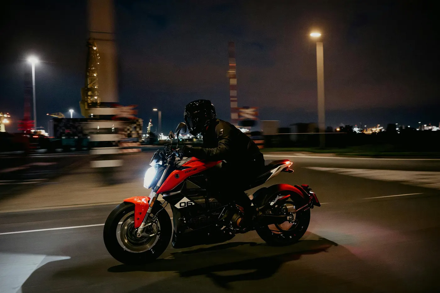 Zero SR/F ridden at night on an urban road